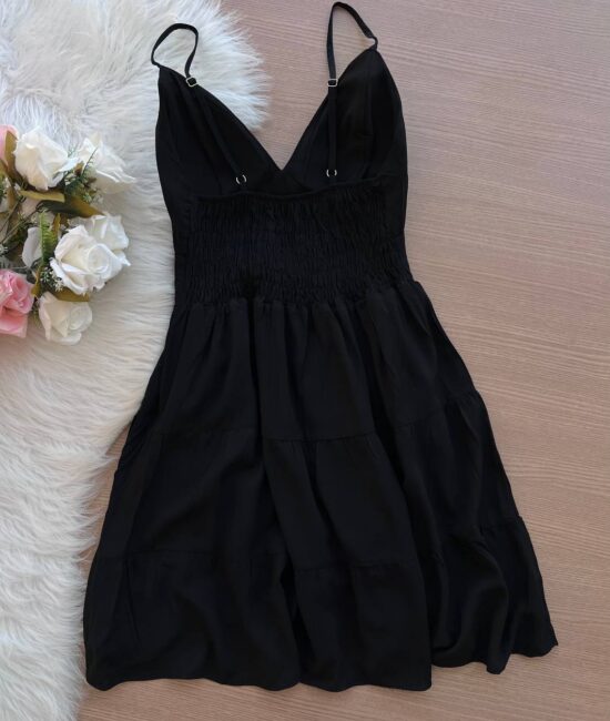 Vestido de Alça com Decote - Preto - Sempre Linda Loja