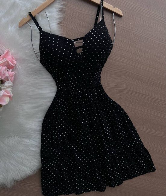 Vestido Yasmin Curto c/ Detalhe no Decote Poá - Preto - Sempre Linda Loja