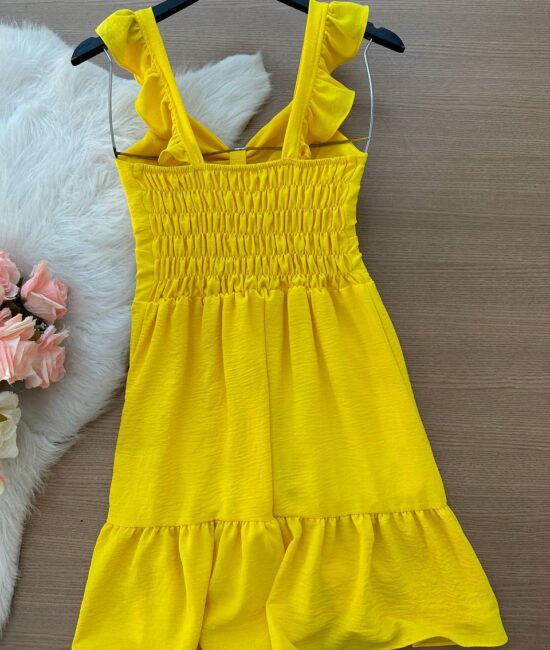 Vestido Maria Laura Curto c/ Detalhe no Decote Duna – Amarelo - Sempre Linda Loja