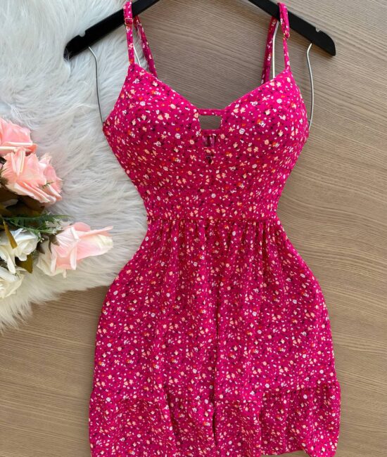 Vestido Yasmin Curto c/ Detalhe no Decote estampado Florido – Fúcsia - Sempre Linda Loja