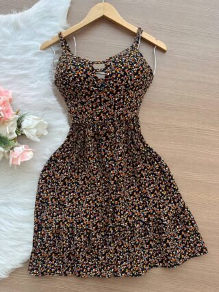 Vestido Yasmin Curto c/ Detalhe no Decote Estampado Bromélia – Preto - Sempre Linda Loja