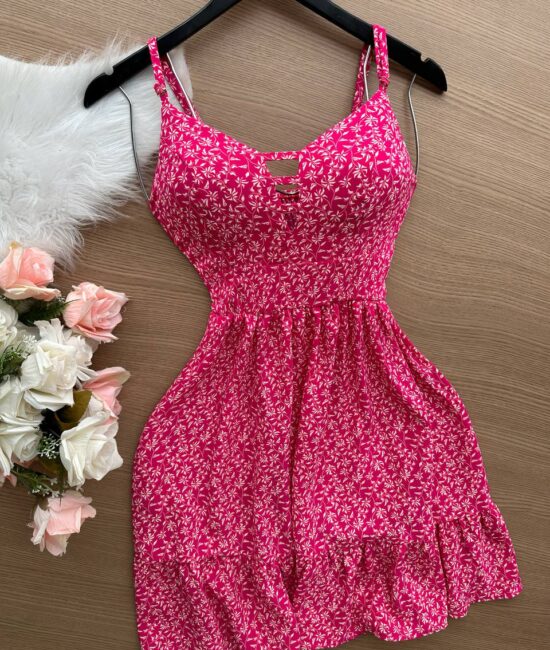 Vestido Yasmin Curto c/ Detalhe no Decote estampado Irís – Pink - Sempre Linda Loja